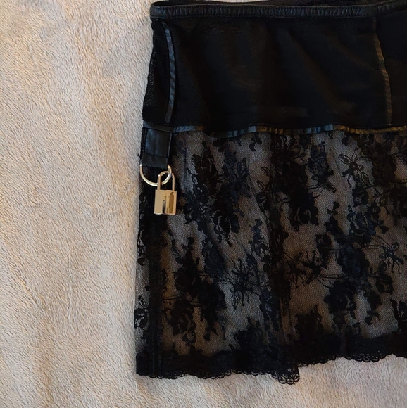 Punk Rave - Lock and Key Black Overlay Skirt - Picture 3 of 9